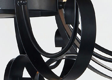 黒 8 のこはく色のガラス陰が付いている軽い家の装飾的な錬鉄のシャンデリア