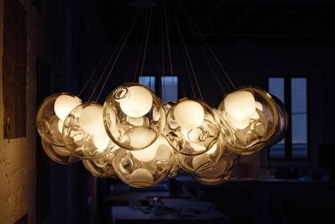 創造的な二重ガラス蓋の掛かる天井灯 LED G9 の多彩なペンダント灯