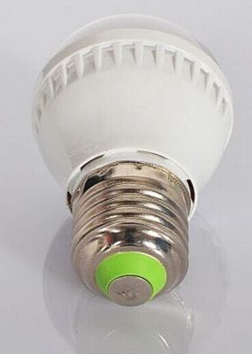 高い内腔 12W 1150LM IP45 Epistar プラスチック収容 LED の地球の球根の工場