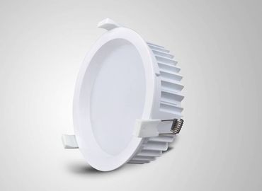 引込められたダイカストで形造る 25Watt LED Downlights の RA は 80 IP45 スタジオのための白い Dimmable を暖めます