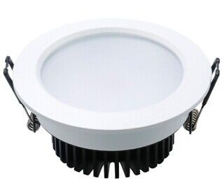 穂軸 LED によって引込められる Downlights