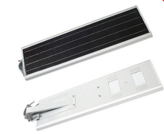 省エネ 60W は白い IP66 屋外の統合された太陽 LED の街灯を冷却します